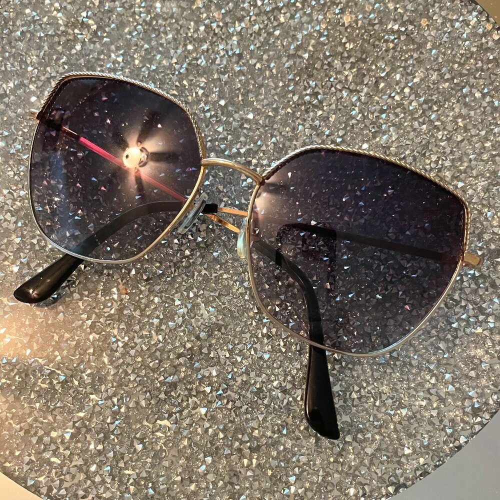 Lilac😎 Lux Gold Framed Shades - Picture 2 of 5